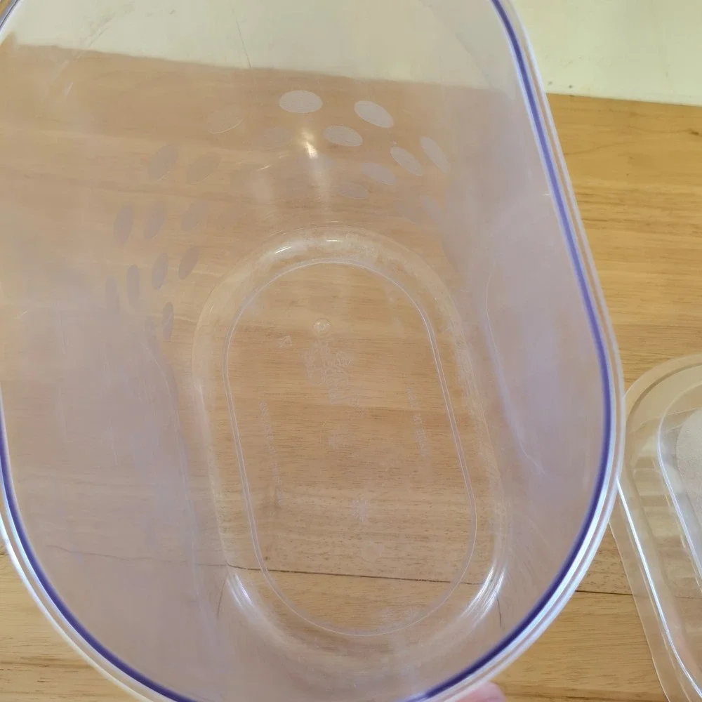 Pampered Chef Quick-Stir Pitcher 1 Gallon Clear Plastic Polka Dot Large 4qt